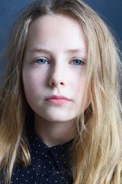 Lila Poulet-Berenfeld as Alice (12 ans)