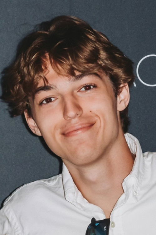 Max Ranney as Carter Blippy