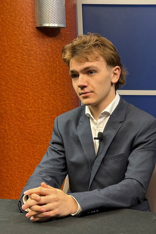 Brodie Burgun as Guy Smiles