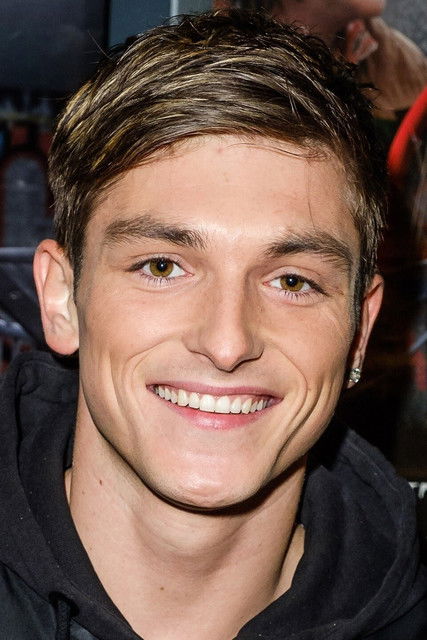 Richard Wisker as Declan