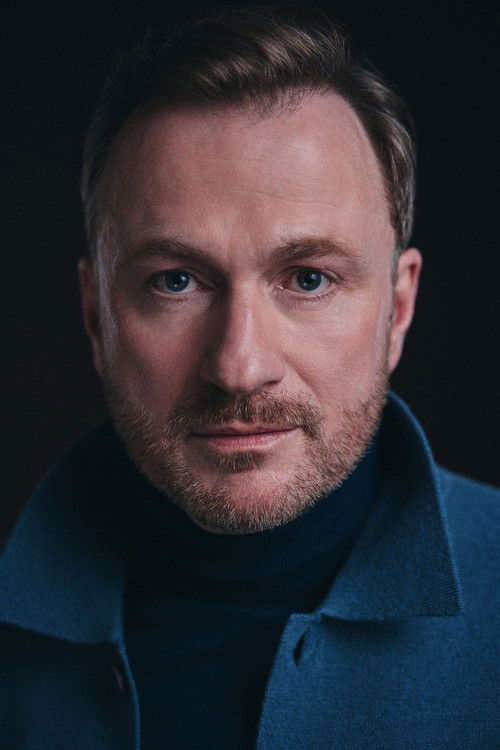 Florian Reiners as Maik