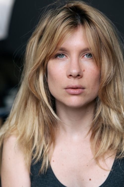 Fanny Guidecoq as La policière