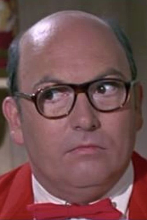 Bernie Kuby as Waiter