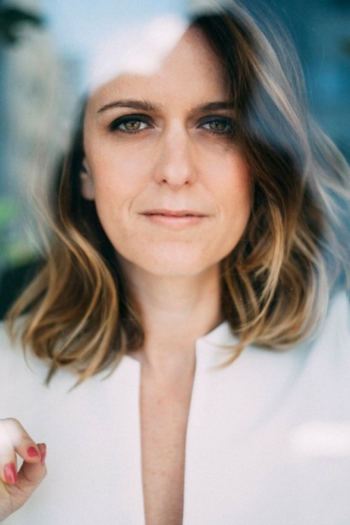 Emannuelle Junqueira as