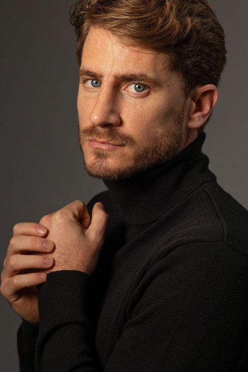 Pedro González as Luis 2