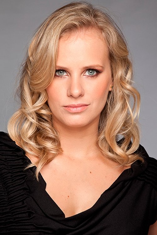 Rossana Fernández-Maldonado as Elizabeth