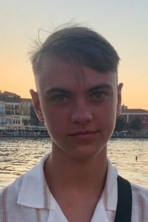 Alfons Luc Persson as Leo