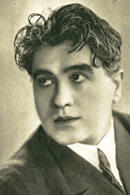 Dmitriy Kara-Dmitriev as Shef agentov