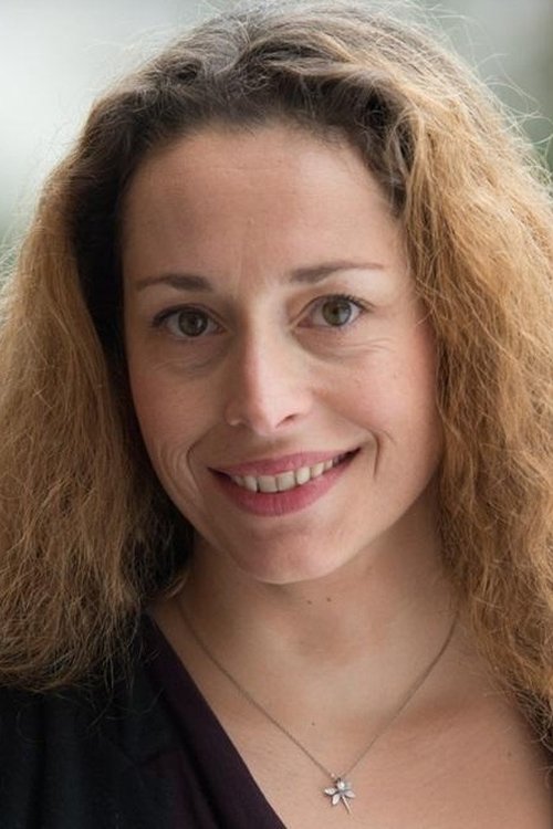 Mélanie Baxter-Jones as L'aide à domicile