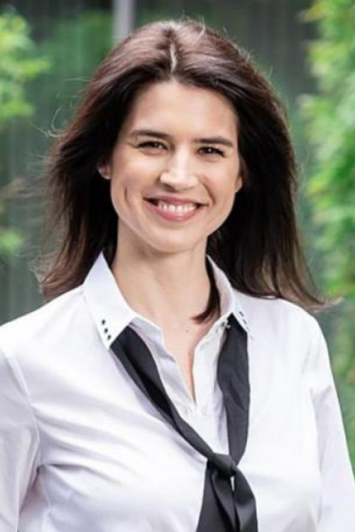 Julie Denayer as Host