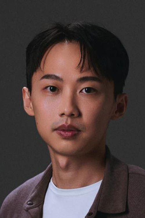 Sung-En Chien as Japanese Policeman