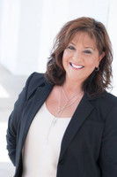 Sharon Nelson as Lanae