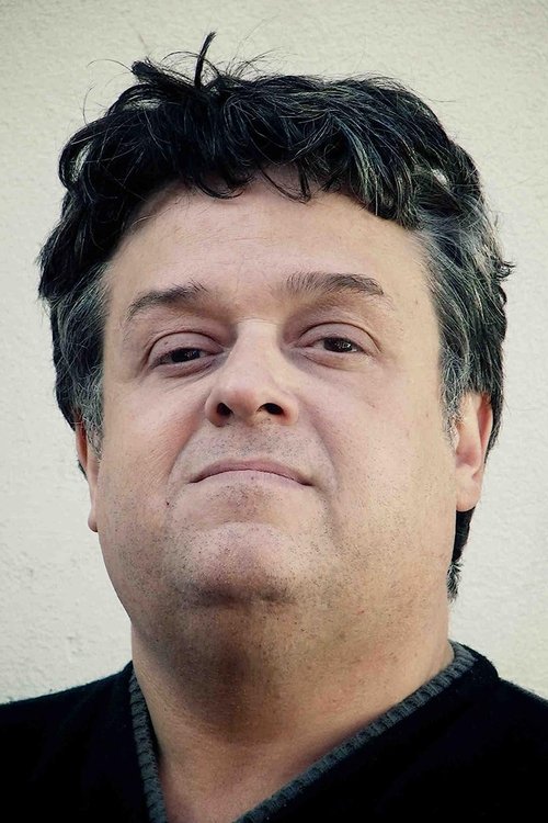 Iván Romanelli as Leonel