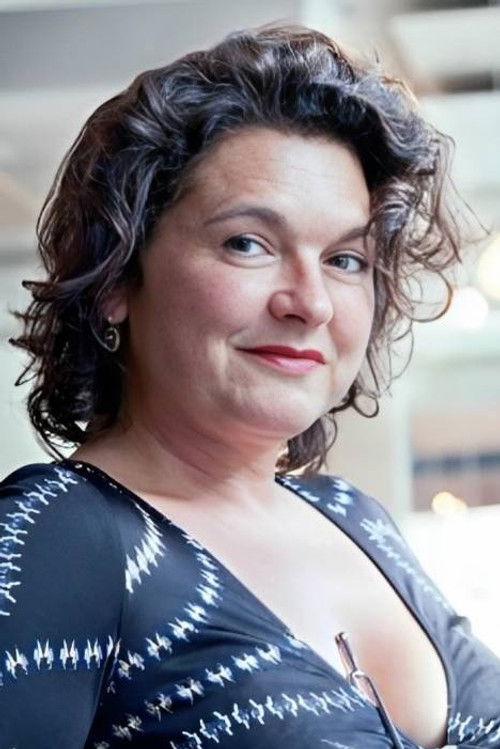 Natasja Loturco as Floor