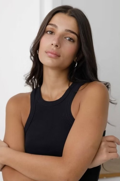 Abril di Yorio as Carol