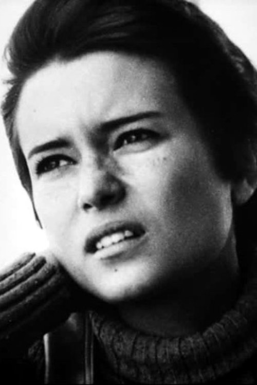 Maria Cabral as Lúcia