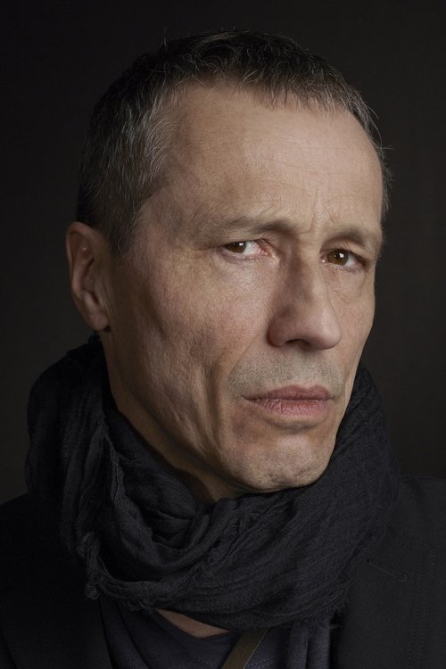 Michael Wincott as Charlie Connors