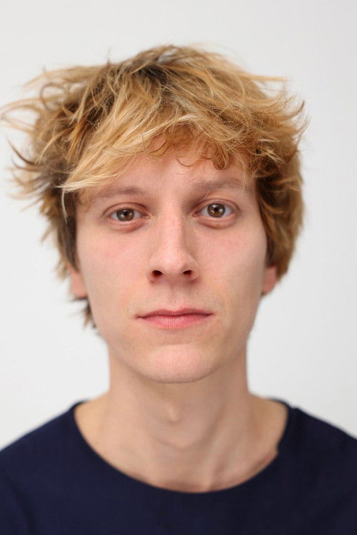 Jelle Hoekstra as Roy