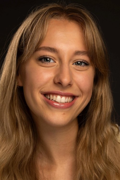 Dilara Foscht as Stylist Gertrude