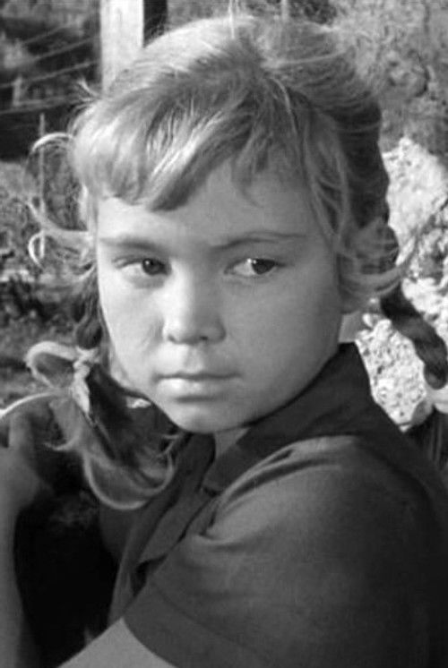 Lida Volkova as Лера, девочка с косичками