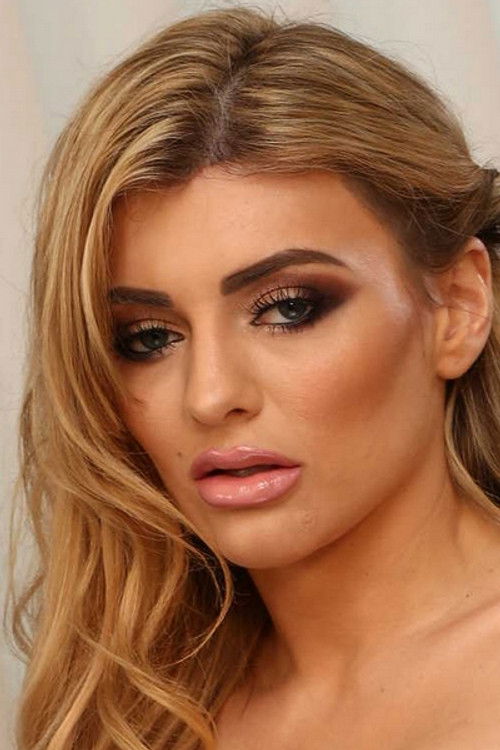 Carla Pryce as Bunny