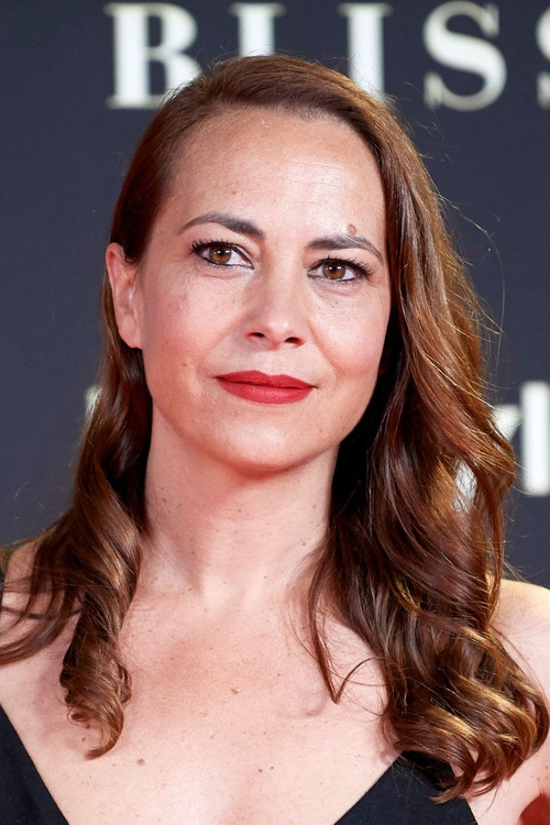 Sandra Collantes as Lola