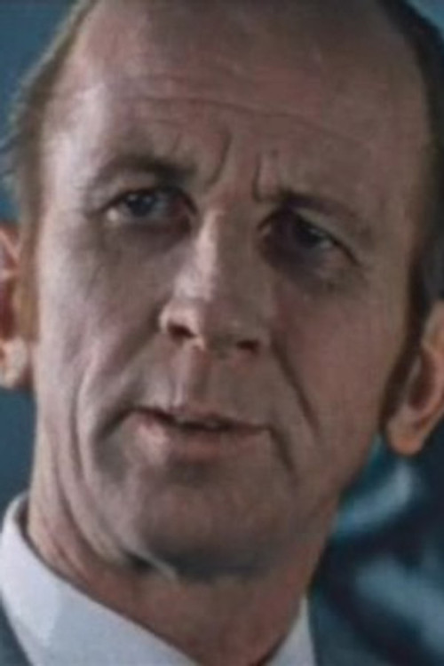 Felix Einas as Lon, the gold digger