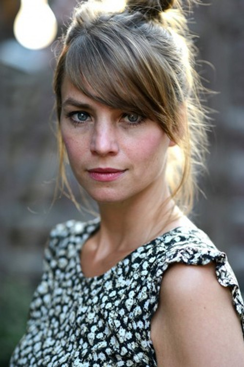 Anna-Katharina Schwabroh as Laura Portmann