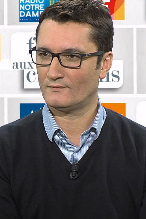 Olivier Dartigolles as Chroniqueur récurent