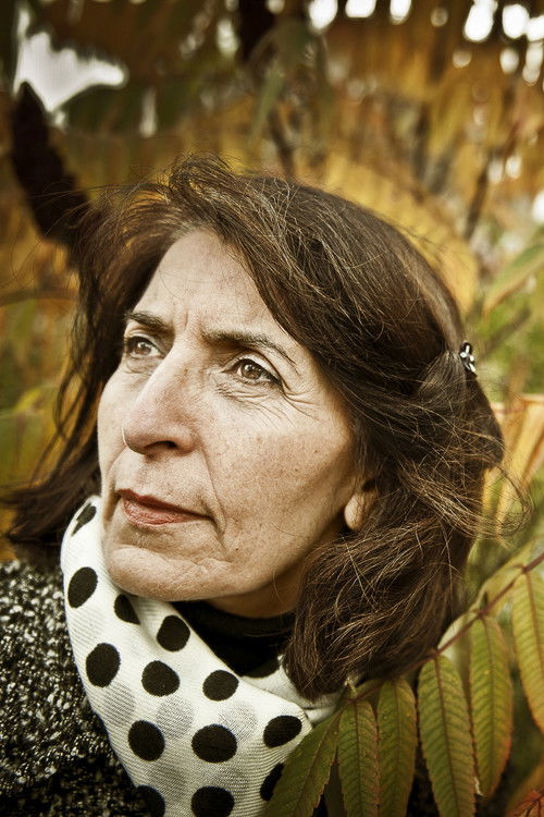 Nasrin Pakkho as Azar Hakimi