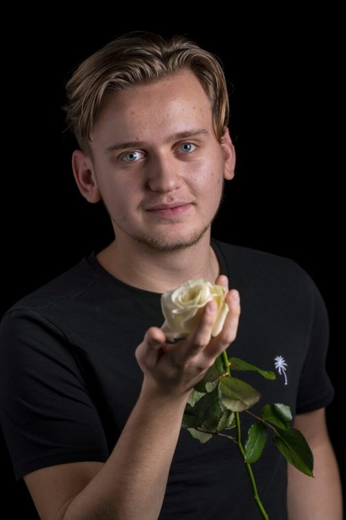 Dyon Wilkens as Raaf