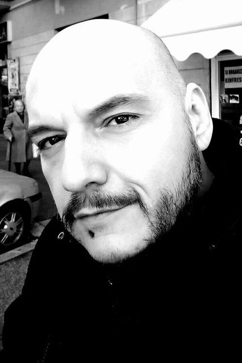 Leonardo Graziano as Avvoltoio Capo (voice)