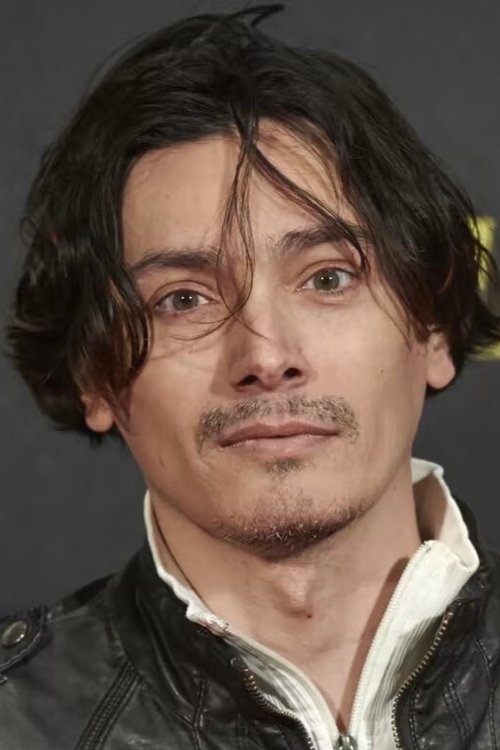 Enrique Alcides as Mario