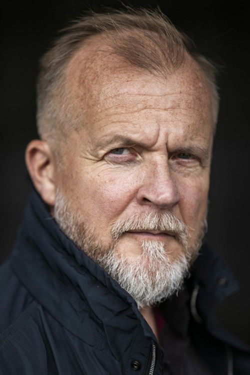 Mads Jørgensen as Politimann