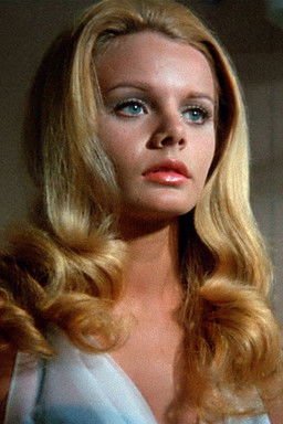 Cristina Suriani as Paola