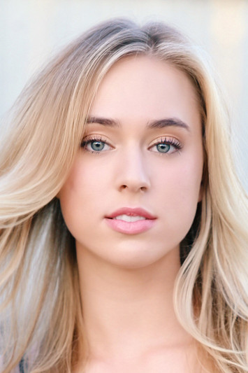 Taylor Murphy as Amber Winters