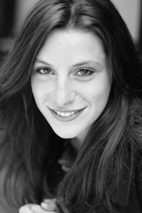 Océane Court-Mallaroni as Roxane