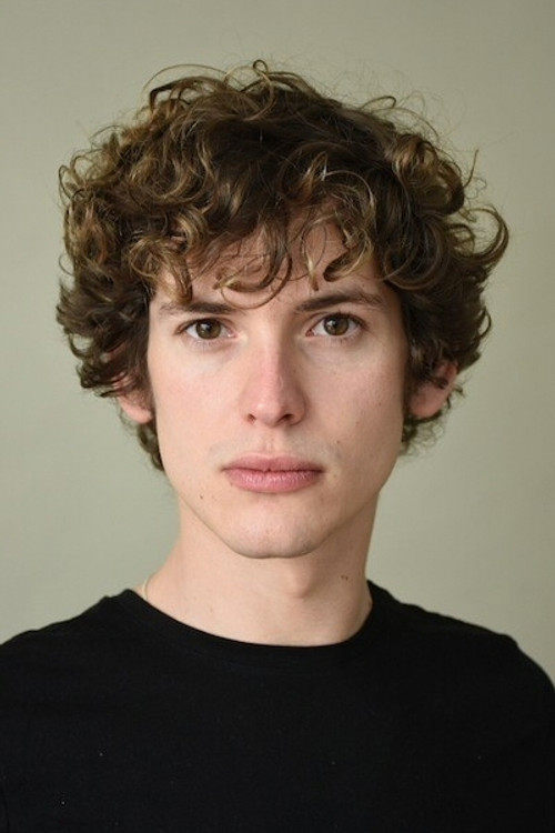 Benjamín Bou as Isaías