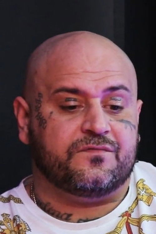 Julian Kraja Kwiek as Kakka