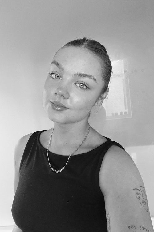 Abbey Hastings as Drowning Girl