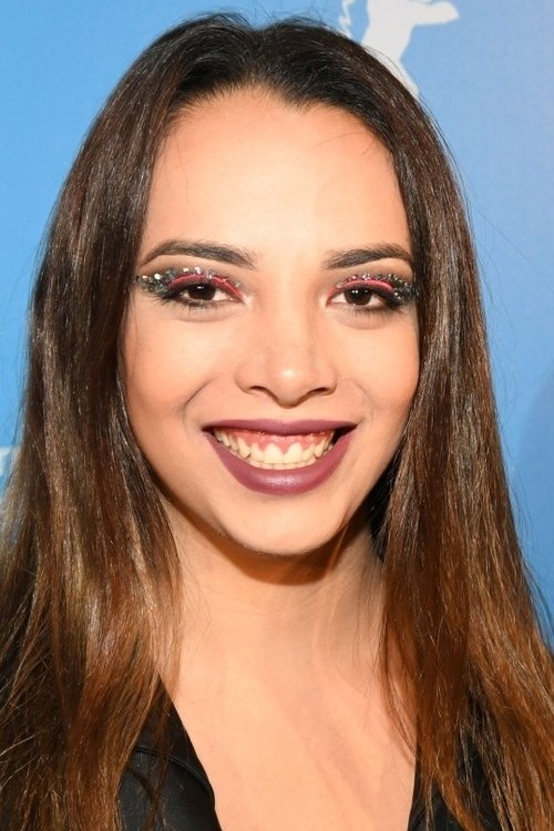 Anne Celestino as Alice Júnior